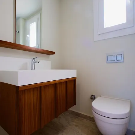 With The Pool And Sea View, As You Can Have A Pleasant Time On Your Balcony Appartement Bogazici