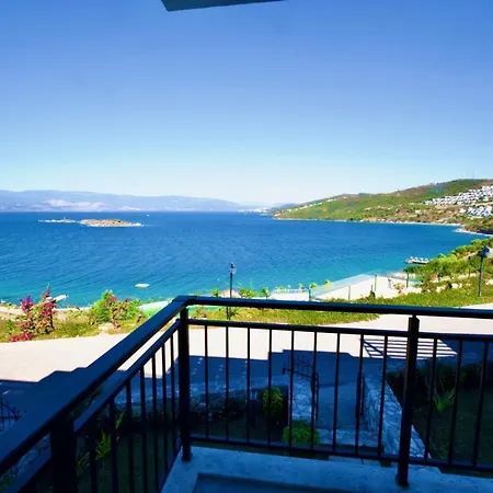 Appartement With The Pool And Sea View, As You Can Have A Pleasant Time On Your Balcony Bogazici
