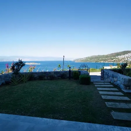 With The Pool And Sea View, As You Can Have A Pleasant Time On Your Balcony Appartement
