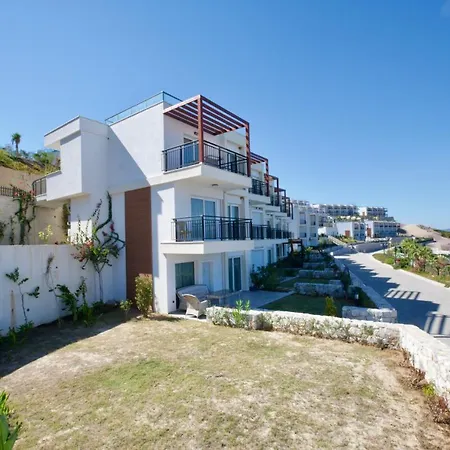 Appartement With The Pool And Sea View, As You Can Have A Pleasant Time On Your Balcony Bogazici