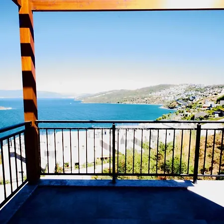 With The Pool And Sea View, As You Can Have A Pleasant Time On Your Balcony Appartement Bogazici